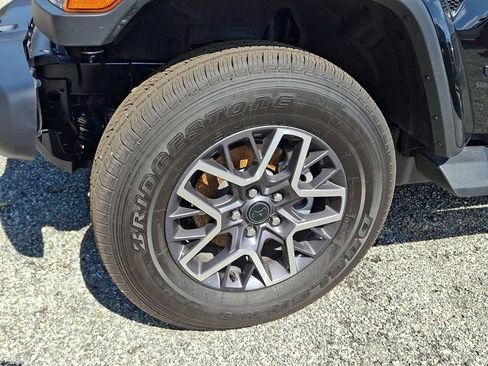 Used 2026 Jeep Wrangler Unlimited Sahara AWD/4WD image 4