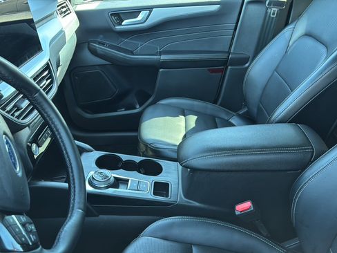 Used 2025 Ford Escape Platinum AWD/4WD image 2