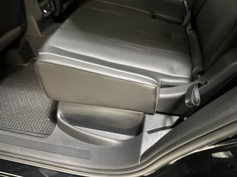 Certified 2024 Volkswagen Tiguan SE R-Line image 23