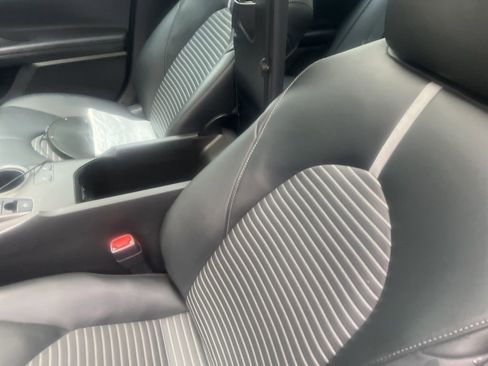 Used 2022 Toyota Camry SE w/ Cold Weather Package image 11