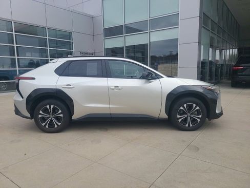 Used 2024 Toyota bZ4X XLE image 8