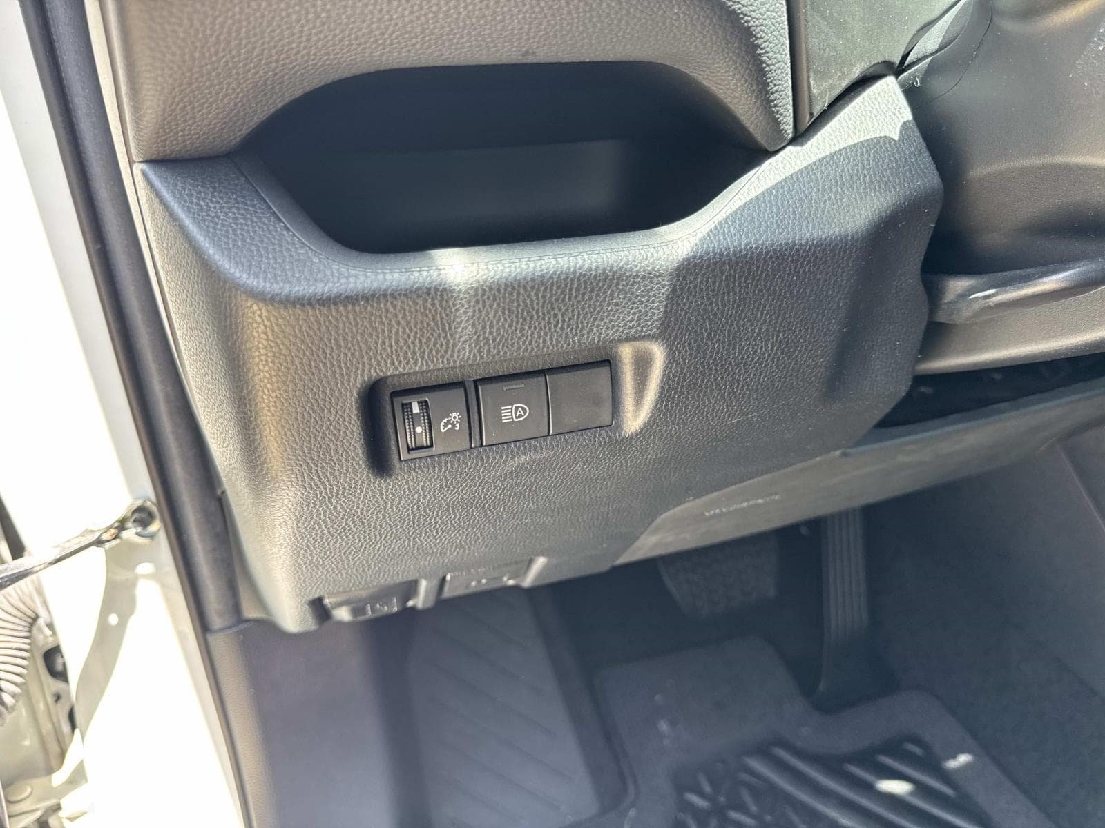 Used 2022 Toyota RAV4 LE FWD image 20