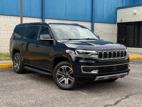 Used 2025 Jeep Wagoneer Series II image 3