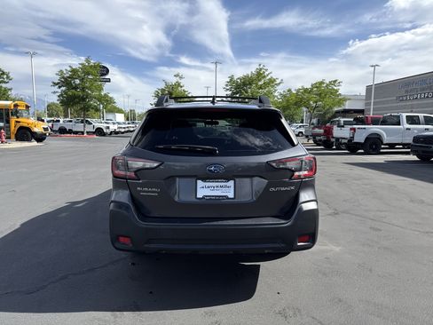Used 2023 Subaru Outback Premium AWD/4WD image 4