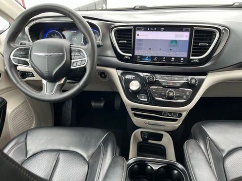 Used 2019 Chrysler Pacifica Touring-L FWD image 22