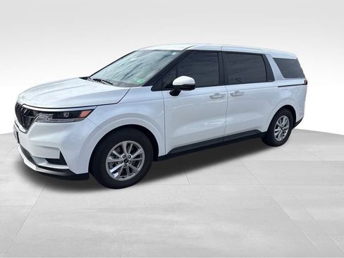 Certified 2024 Kia Carnival LX image 4