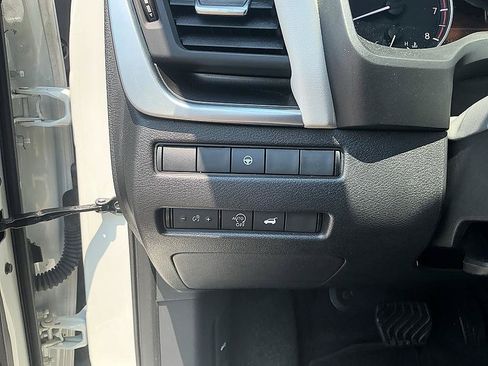 Certified 2023 Nissan Rogue SV w/ SV Premium B Package FWD image 13