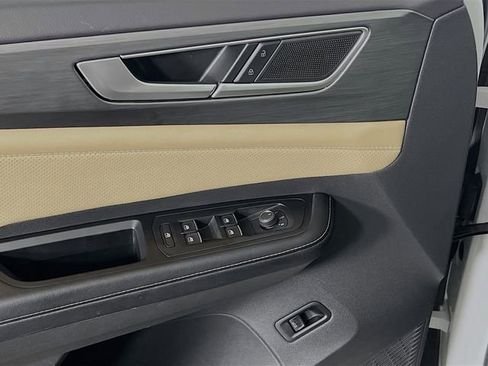 Used 2024 Volkswagen Atlas Cross Sport SE image 12