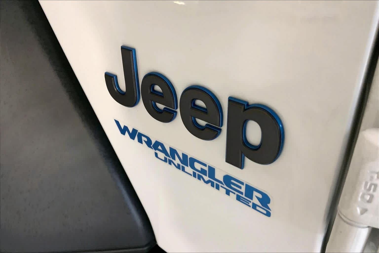 Used 2022 Jeep Wrangler Unlimited Rubicon 4xe w/ Cold Weather Group AWD/4WD image 30
