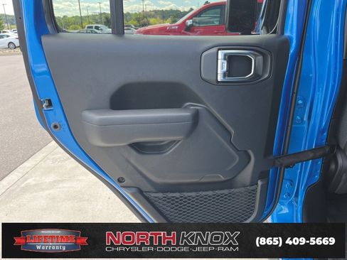 New 2025 Jeep Gladiator Sport image 15