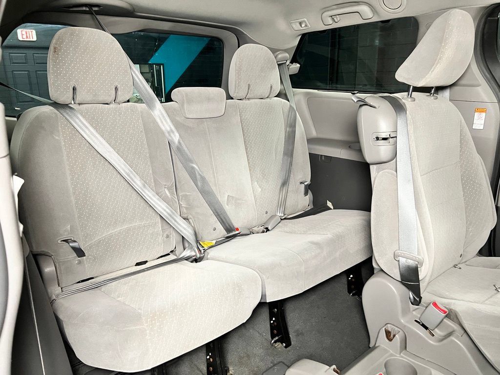 Used 2019 Toyota Sienna LE FWD image 15