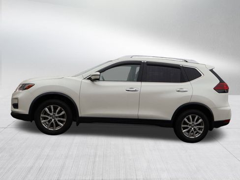 Used 2020 Nissan Rogue SV image 4