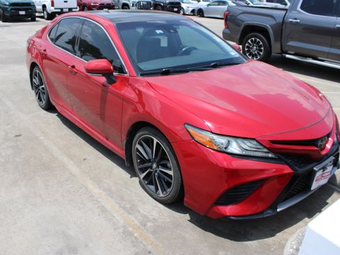 Used 2019 Toyota Camry XSE FWD image 2
