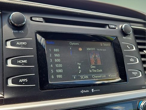 Used 2015 Toyota Highlander Plus AWD/4WD image 17