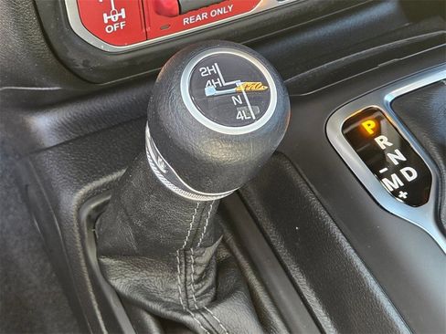 Used 2024 Jeep Gladiator Mojave image 31