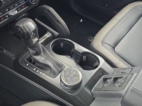 New 2025 Ford Bronco Outer Banks w/ Sasquatch Package image 29