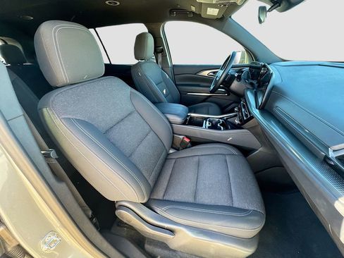 Used 2024 Chevrolet Traverse LT image 28