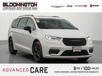 Used 2024 Chrysler Pacifica Limited w/ S Appearance Package