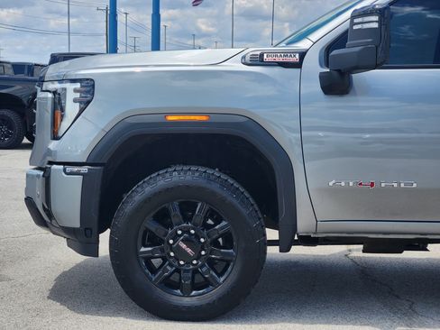 Used 2025 GMC Sierra 2500 AT4 AWD/4WD image 9