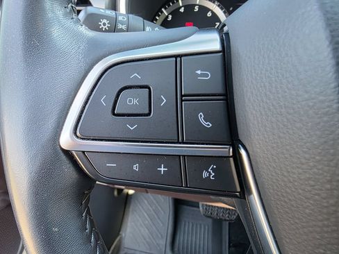 Used 2021 Toyota Highlander XLE AWD/4WD image 32