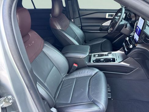 Used 2023 Ford Explorer Platinum w/ Technology Package AWD/4WD image 12