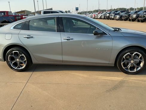 Used 2024 Chevrolet Malibu LT image 2