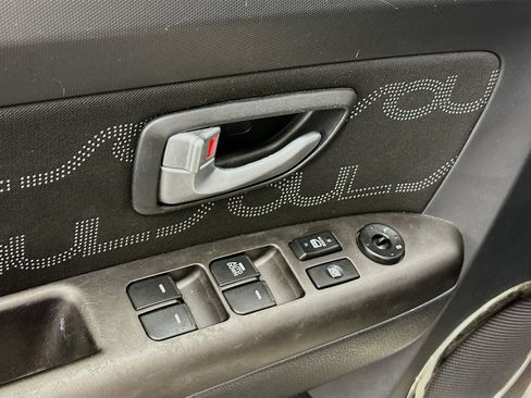Used 2013 Kia Soul + FWD image 15