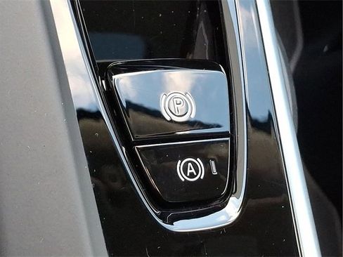 Certified 2025 Volvo XC60 B5 Plus image 21