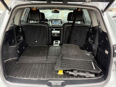 Used 2019 Toyota Highlander Limited image 4
