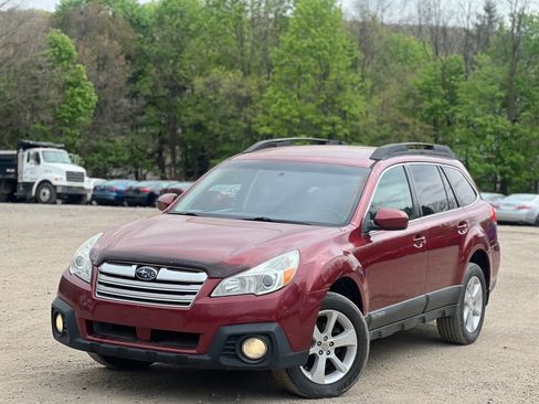 Used 2013 Subaru Outback 2.5i Premium AWD/4WD image 2