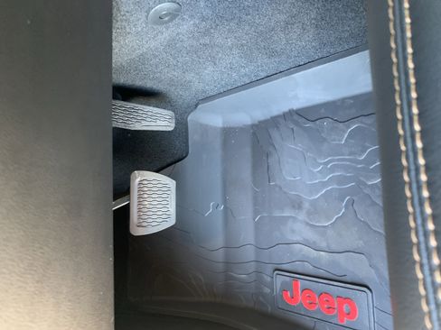 New 2025 Jeep Gladiator Sport image 14