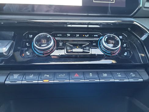 Used 2025 GMC Sierra 2500 AT4X image 27