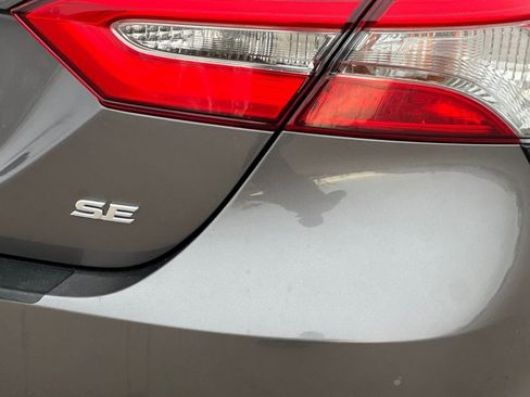 Used 2019 Toyota Camry SE image 21