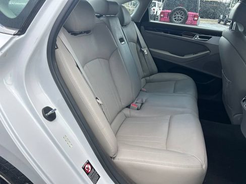 Used 2018 Genesis G80 3.8 RWD image 27