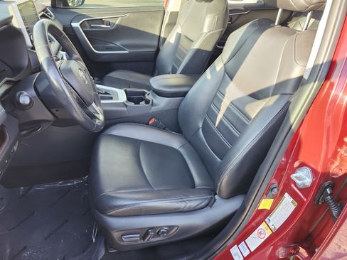 Used 2019 Toyota RAV4 Limited w/ Advanced Technology Package FWD image 26