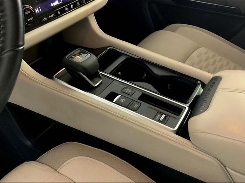 Used 2022 Nissan Pathfinder SV w/ SV Black Package image 13