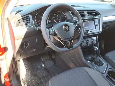Used 2018 Volkswagen Tiguan S image 17
