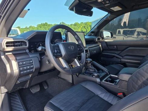 Used 2025 Toyota 4Runner TRD Off-Road Premium AWD/4WD image 25