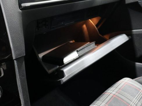 Used 2017 Volkswagen Golf S image 26