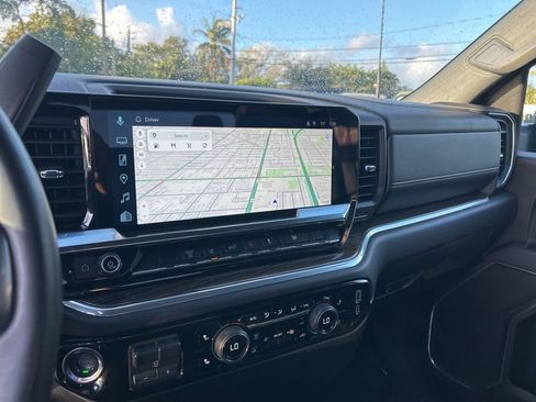 Used 2025 Chevrolet Silverado 2500 LT w/ Convenience Package image 11