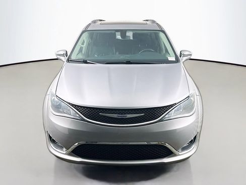 Used 2020 Chrysler Pacifica Limited image 2