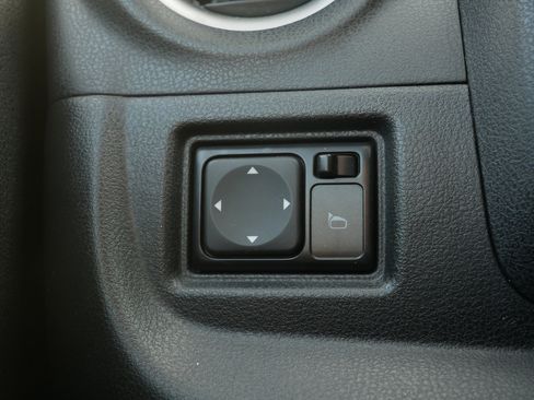 Used 2018 Nissan Versa Note SV image 26