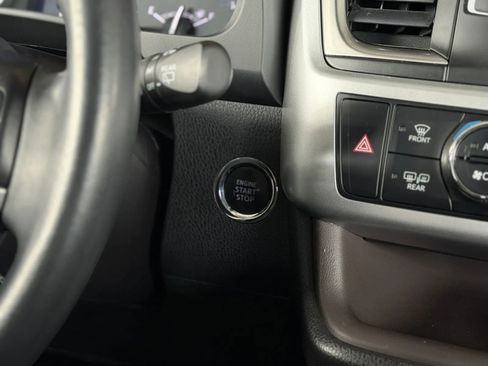 Used 2019 Toyota Highlander XLE AWD/4WD image 28