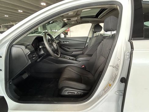 Used 2025 Honda Accord SE image 13