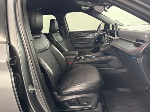 Used 2025 Ford Explorer ST-Line w/ Premium Package image 33