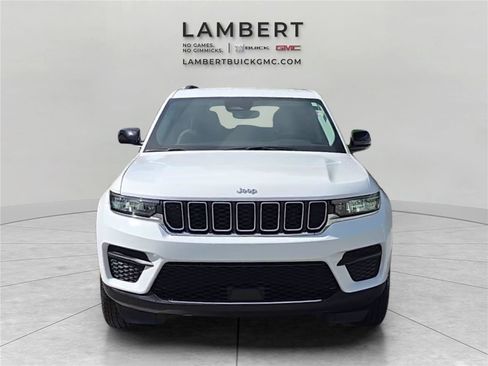Used 2023 Jeep Grand Cherokee Laredo w/ Luxury Tech Group I AWD/4WD image 8