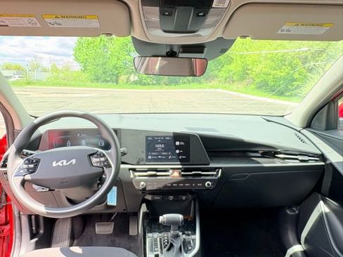 Certified 2025 Kia Niro LX FWD image 11