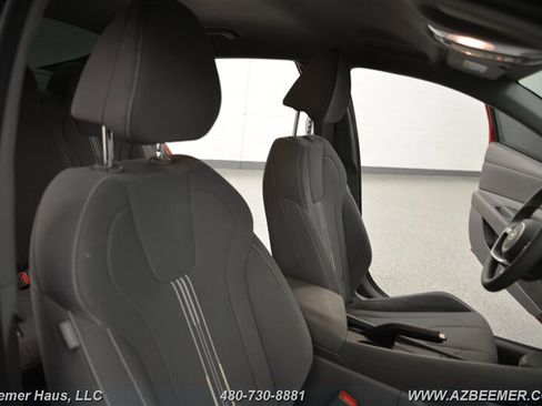 Used 2024 Hyundai Elantra SEL FWD image 21