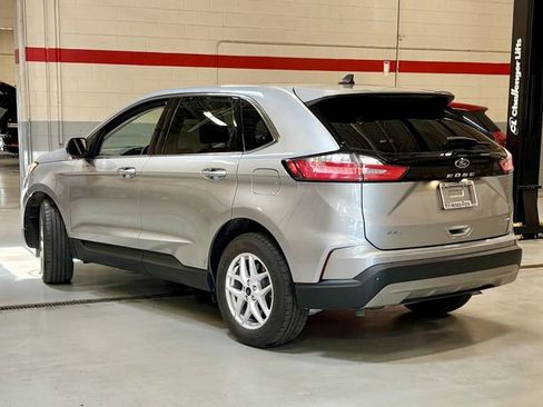 Used 2023 Ford Edge SEL w/ Convenience Package AWD/4WD image 2