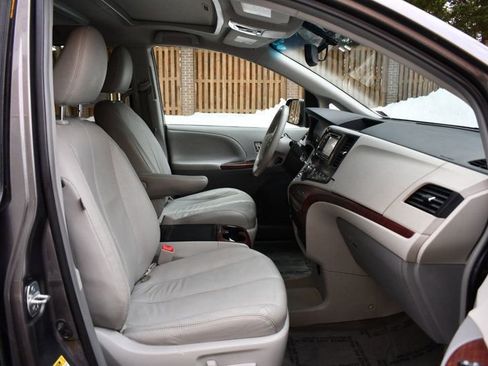 Used 2014 Toyota Sienna XLE w/ Entertainment Package image 23